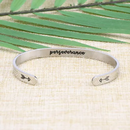 Vista 4 de Joycuff - Pulseras personalizadas para mujer, joyas inspiradoras con mantra, pulsera para animar a una amiga, regalo para ella