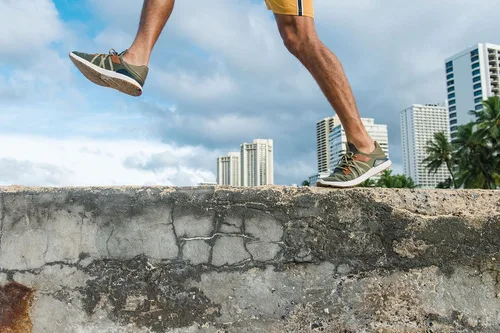 Vista 6 de OLUKAI Mio Li - Zapatos deportivos para hombre, malla ligera y transpirable, ajuste cómodo y suela de goma de agarre húmedo, parte de cordones