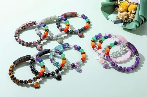 Vista 7 de Jovivi Pulseras de 7 chakras para mujeres y hombres, piedras preciosas naturales de chakras de 0.315 pulgadas, cuentas redondas de amatista, pulsera