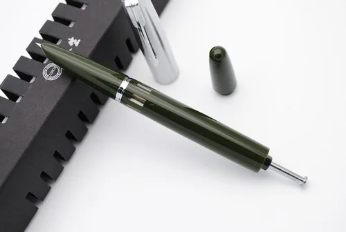 Vista 5 de czxwyst Pluma estilográfica Vacumatic con tapa de acero 601 (verde militar con ventana de tinta)