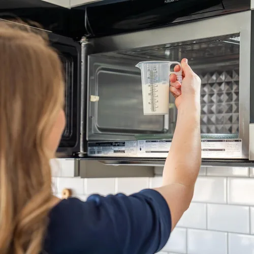Vista 4 de Jarra de medición de 1 taza de 8 onzas con práctica tabla de conversión – Grado alimenticio – Ideal para cocinar, aficiones en el hogar, acuarios