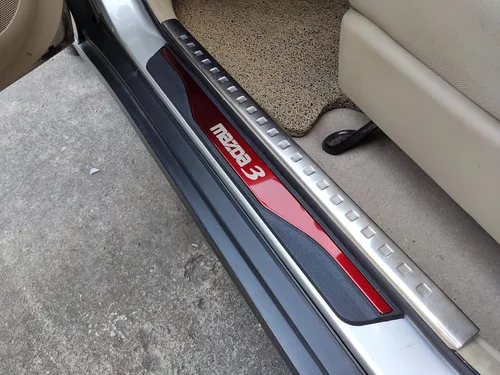 Vista 4 de Protector de rasguños para umbral de puerta de automóvil, para Mazda 3 2015-2022, piezas de accesorios, cubierta de placa protectora de entrada