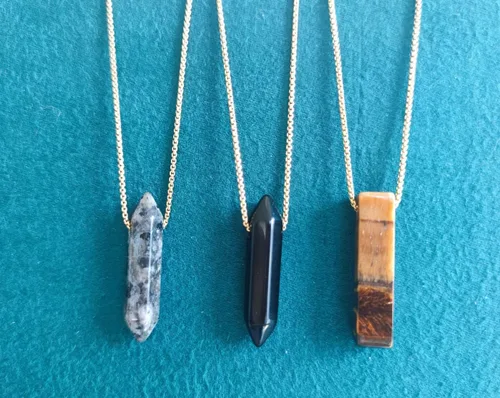 Vista 4 de XIANNVXI 4 collares de cadena chapados en oro de 14 quilates con piedra de cristal para hombres y mujeres, amatista, obsidiana, ojo de tigre