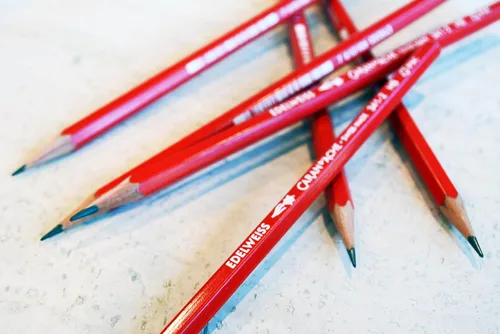 Vista 4 de Caran d'Ache Edelweiss HB - Lápiz de escritura, fabricado en Suiza, paquete de 12