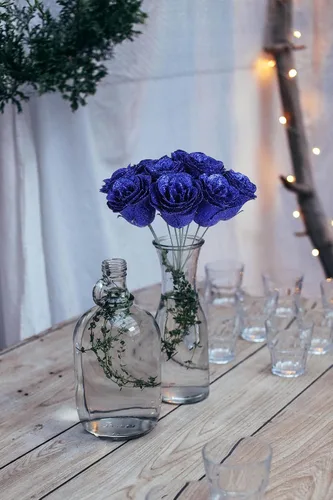 Vista 4 de Rosas artificiales, 30 rosas artificiales de seda con tallos para manualidades, ramo de boda, fiesta, decoración del hogar (azul rey)
