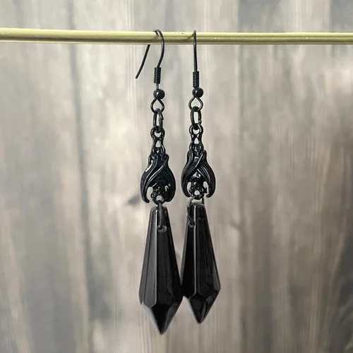 Vista 7 de Aretes de Halloween para mujer, aretes de aro de perlas de sangre de vampiro, aretes góticos de perlas de vampiro, aretes de borla de perlas de Negro