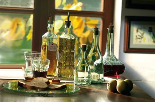 Vista 6 de Bormioli Rocco Juego de 2 botellas Country Home Fiesole de 24 onzas con tapa de corcho natural, cristal de estrella teñido azul-verde, diseño