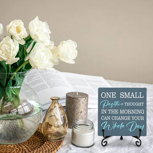 Vista 4 de Decoración de escritorio con cita inspiradora, One Small Positive Thought Can Change Your Whole Day, letrero de placa de madera con soporte