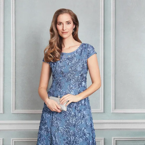 Vista 3 de Cocktail Dress in Rosette Lace with Cap Sleeves