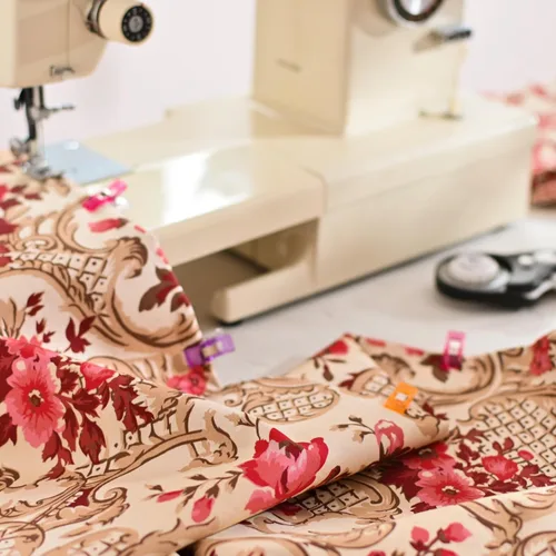 Vista 4 de True Fabrics Jelly Roll En Rouge - Tela precortada (tiras de 2.5 pulgadas)