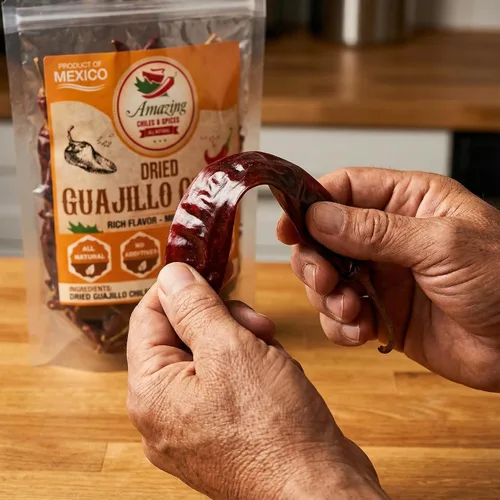 Vista 7 de Guajillo Chiles Secos Enteros 4 oz – Natural y Premium. Ideal para recetas mexicanas como mole, tamales, salsa, carnes. Calor suave a medio, sabor