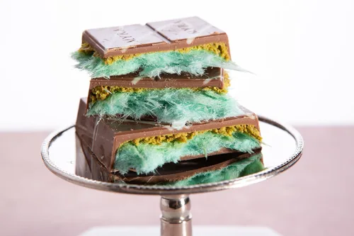 Vista 3 de Carians Viral - Barra de chocolate con pelo de ángel italiano congelado, sabor a pistacho, kataifi y caramelo, ideal para regalo, aniversario, 3.88
