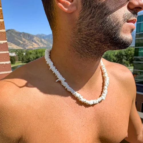 Vista 3 de Gargantilla de concha de puka blanca natural para mujer, collar hawaiano de conchas de mar para mujer, collar de concha de mar de verano VSCO
