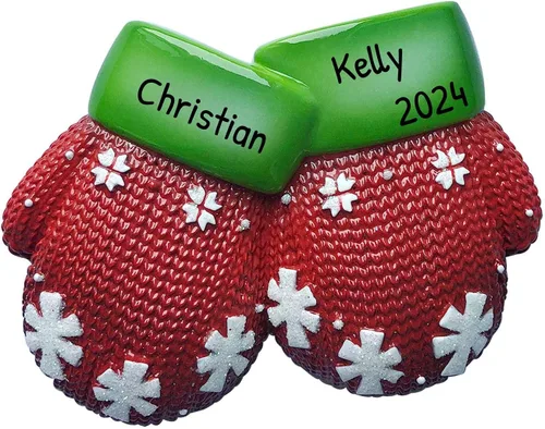 Vista 6 de Adorno personalizado en 3D de nuestra primera Navidad 2025 Adornos de calcetín de rayas rojas para parejas, adorno de calcetín 2025, familia de 2