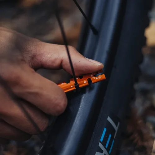 Vista 6 de Granite Stash - Kit de herramientas múltiples - Herramientas compactas para bicicleta almacenadas dentro del tubo de dirección, modelo de dirección