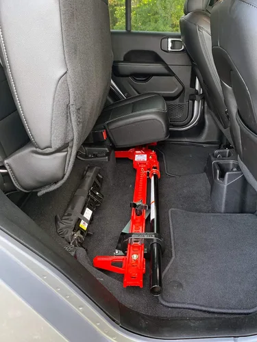 Vista 3 de Hi-Lift Jack Jeep Gladiator - Soporte para debajo del asiento JGUS-200