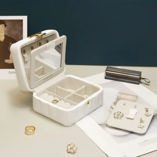 Vista 6 de KAMIER Organizador de joyas de viaje, caja organizadora de joyas de viaje de cuero acolchado con diamante, caja de joyería pequeña para mujer