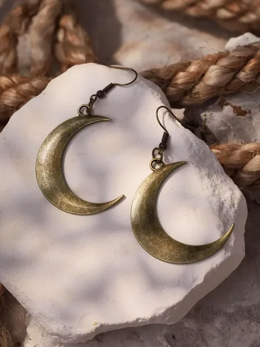 Vista 3 de MINACHI Aretes colgantes simples de luna creciente, regalo de joyería de moda para mujer