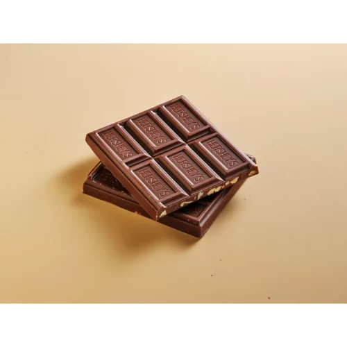 Vista 7 de HERSHEY'S Barra de caramelo extra cremosa a base de plantas con almendras y sal marina, 1.55 onzas (12 unidades)