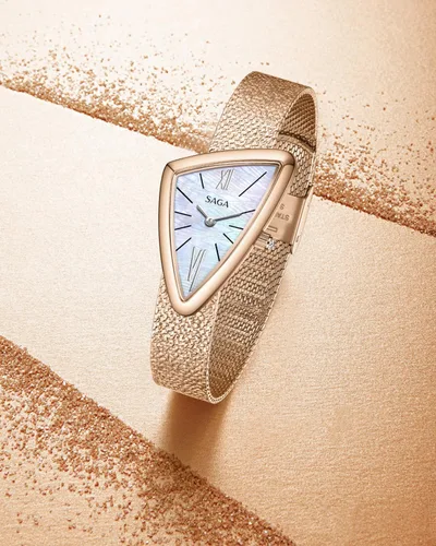 Vista 4 de SAGA Sailboat - Reloj de cuarzo para mujer, elegante diseño triangular con cristal de danubio, movimiento de cuarzo suizo y correa de malla de acero