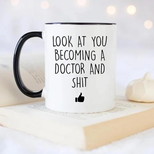 Vista 4 de YouNique Designs Future Doctor - Taza de café, 11 onzas, color blanco, divertida taza de estudiante de medicina, taza para la escuela de medicina