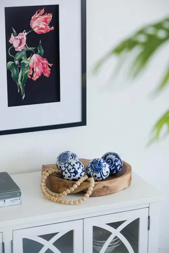Vista 9 de A&B Home - Orbes decorativos azules y blancos de 4 pulgadas para jarrón de tazón, decoración de centro de mesa, juego de 4 bolas de esfera
