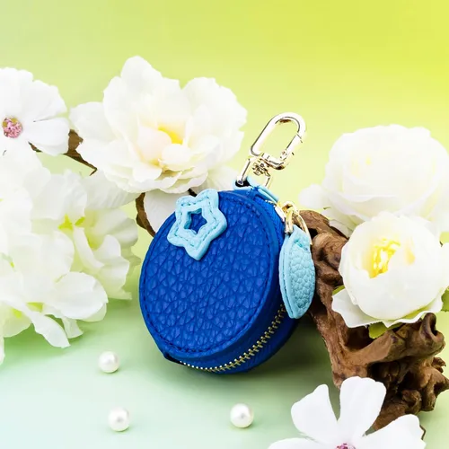 Vista 4 de Bonito llavero Y2k de piel de arándanos con cremallera, para mujeres y niñas, accesorios estéticos, monedero, llavero de fruta azul