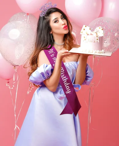 Vista 5 de Corona de cumpleaños para niñas, linda banda de cumpleaños y tiara de cumpleaños para mujer, diadema de dulce cumpleaños, decoración de cumpleaños