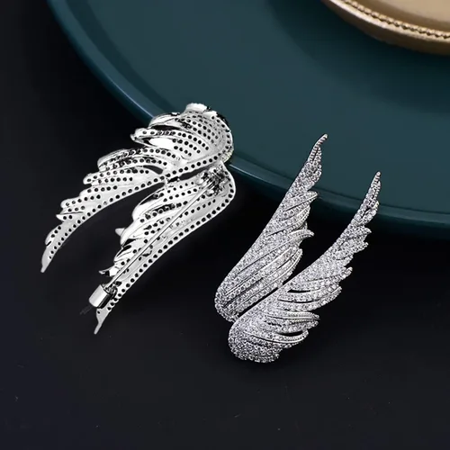 Vista 4 de Micro Pave Crystal Angel Wings Broche Pins Rhinestone Metal Pluma Solapa Pin Traje Abrigo Alas Alas de Ángel Accesorios para Mujeres Hombres