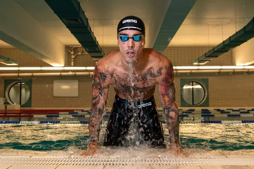 Vista 4 de Arena 3D Soft USA Gorro de natación unisex de silicona para adultos, para hombres y mujeres, para entrenamiento, competición y baño, para nadadores