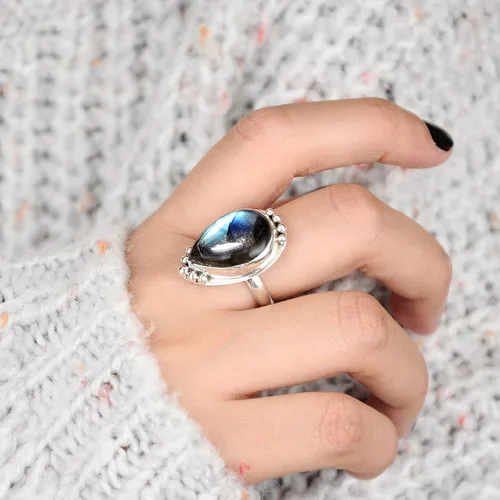 Vista 6 de Boho-Magic Anillo de plata de ley con labradorita para mujer, joyería bohemia con piedras preciosas en forma de lágrima