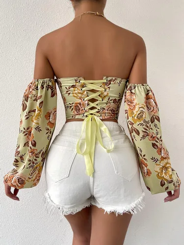 Vista 4 de ZKFDP Blusa corta casual de verano para mujer, con estampado floral, hombros descubiertos, manga farol, ojales y cordones (talla S S)