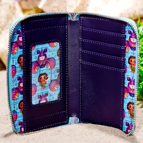 Vista 8 de Loungefly Disney Villains Moana - Tamatoa Glow in the Dark Wallet, exclusiva de Tienda