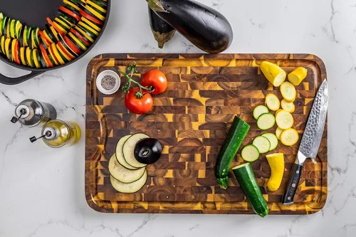 Vista 10 de Lipper International 1260 Acacia Supreme End Grain Tabla de cortar y tallar con ranura para jugo, 24" x 16" x 1