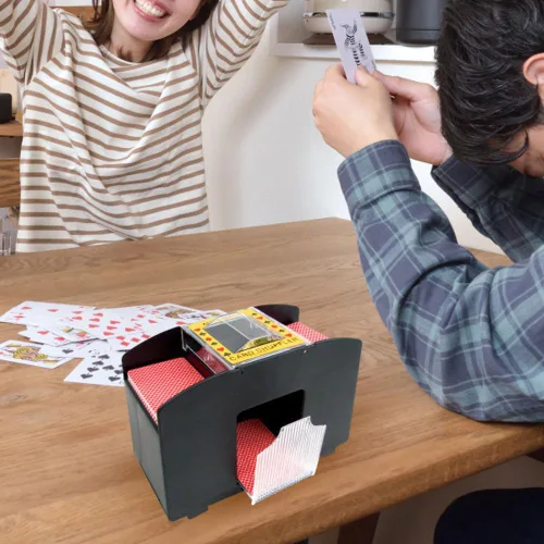 Vista 3 de Mezclador de cartas automático de 4 barajas Trademark Poker