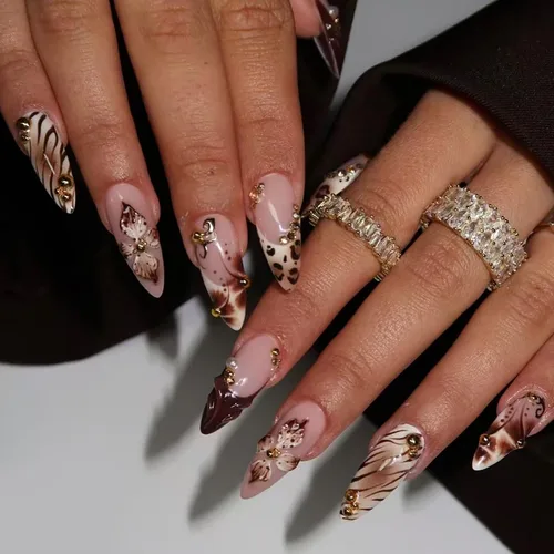 Vista 21 de Uñas postizas de almendra medianas MABKJLF con punta francesa, uñas falsas 3D con diseños de pedrería de flores de fresa, uñas pegajosas brillantes 1