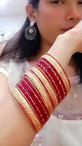 Vista 2 de Touchstone - Pulseras de metal indio para mujer, de aleación de oro, colección de 2 docenas de pulseras Bollywood, para mujer, apilable, anchas