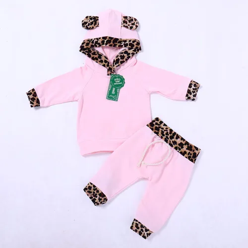 Vista 3 de Conjunto de 2 piezas de camiseta con capucha y pantalones de leopardo rosa para recién nacidas Rosa y leopardo