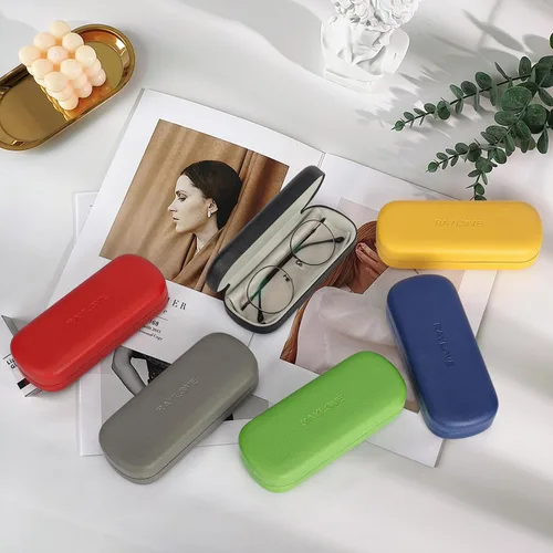 Vista 3 de RayLove Estuche rígido para lentes con paño de limpieza, funda protectora de piel sintética para lentes de sol