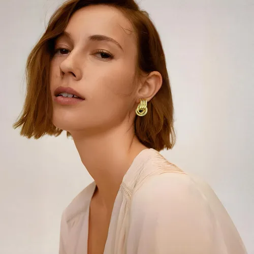 Vista 4 de Aretes gruesos de nudo dorado para mujer, aretes de eslabones largos con diseño geométrico de oro y plata