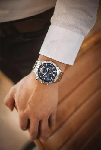 Vista 5 de Casio Edifice Reloj de cuarzo para hombre con correa de acero inoxidable, plateado, 23 (modelo EFV-620D-2AVUEF)