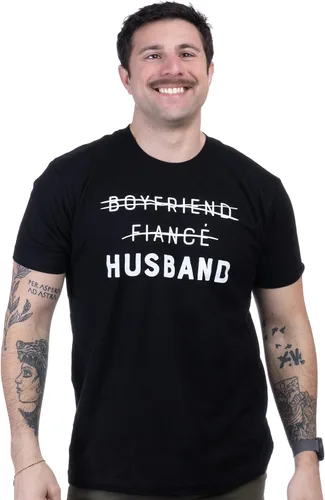 Vista 2 de Promoción de novio, prometido, esposo, divertido chiste de novio, nuevo marido, boda, humor de matrimonio, dicho, lindo amigo, camiseta para hombre