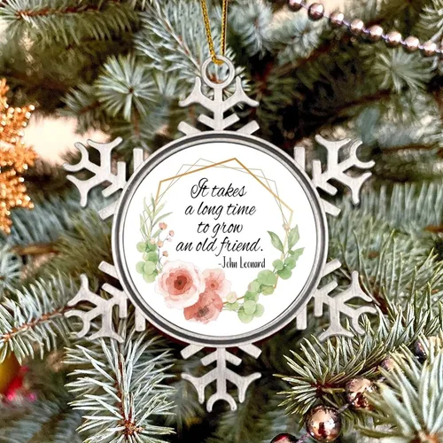 Vista 5 de Adornos decorativos de Navidad de copo de nieve de metal, corona floral que tarda mucho tiempo en crecer un viejo amigo, adorno de recuerdo