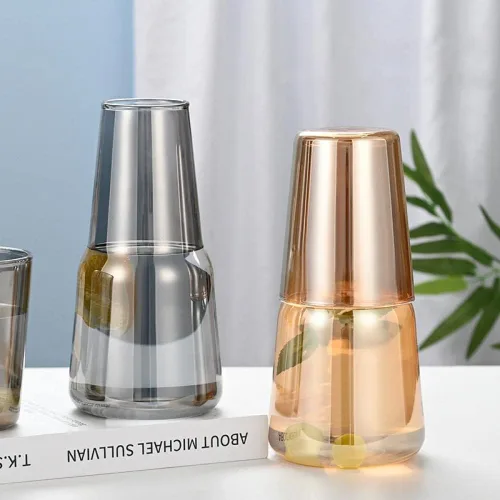 Vista 3 de Sizikato Jarra de agua de vidrio de borosilicato ámbar de 26 onzas con vaso de cristal.