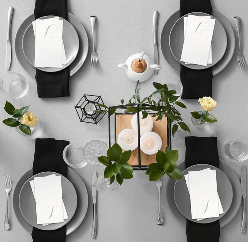 Vista 4 de Gift Boutique 100 Servilletas Blancas para Invitados con Monograma Plateado Letra S Paquete de Papel Desechable Elegante Servilleta de Mano