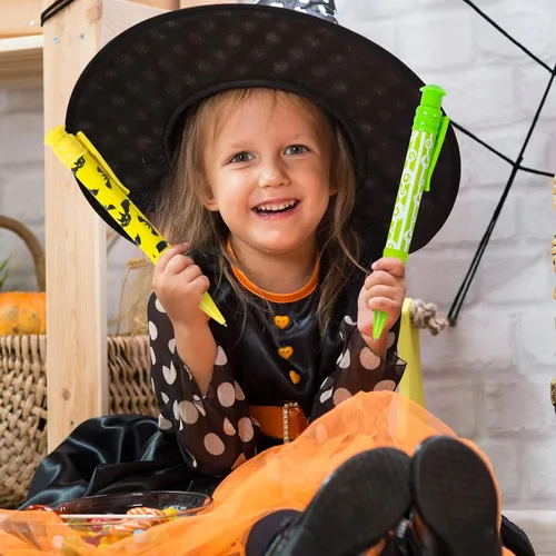 Vista 2 de Shemira Recuerdos de fiesta de Halloween para niños, 24 bolígrafos jumbo en 6 diseños temáticos surtidos de Halloween para truco o trato, relleno
