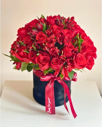 Vista 2 de UNIKPACKAGING Caja de flores redonda de terciopelo de alta calidad, cajas de regalo para flores de lujo y arreglos de regalo, juego de 3 piezas Negro