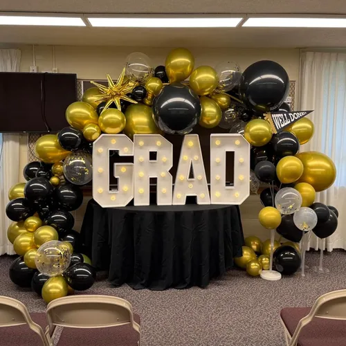 Vista 4 de Globos negros dorados, paquete de 60 globos de látex de 12 pulgadas negros metálicos cromados dorados con globo de confeti dorado para hombres