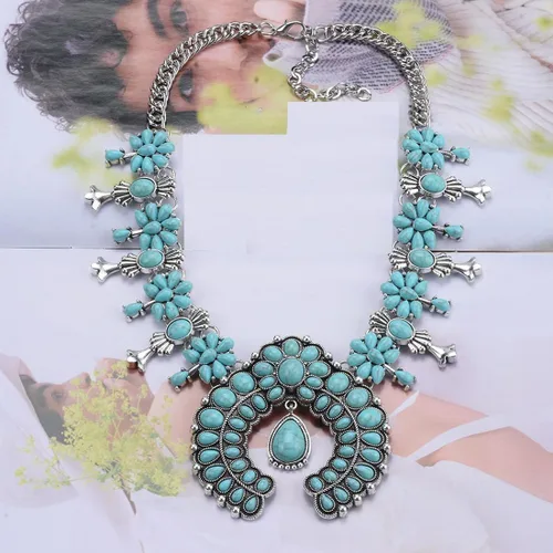 Vista 4 de Collar Olsen Twins, con piedras, flores de calabaza, estilo boho, de moda, clásico, de plata, bohemio, bisutería, turquesa