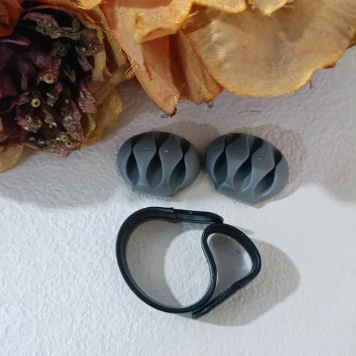 Vista 5 de NewFerU Clips de caída de cables de escritorio no adhesivos, soporte para cable de mesa, abrazadera de gestión de cables pequeña extraíble
